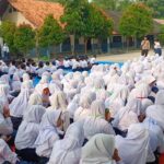 Bhabinkamtibmas Polsek Tigaraksa Aipda Romaedi Hadiri Kegiatan MPLS di SMK dan SMP Pustek Mitra Tigaraksa