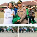POLRESTA TANGERANG GELAR APEL SABUK KAMTIBMAS, WAKAPOLRESTA TANGERANG SERAHKAN BANTUAN SIMBOLIS KEPADA SEKRETARIS POKDARKAMTIBMAS RESOR KOTA TANGERANG APANG SUPRIYADI PERWAKILAN UNSUR MASYARAKAT